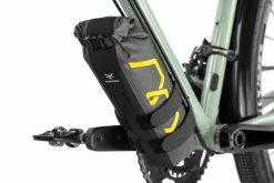 Apidura Expedition Cargo Cage Pack -Cykler Salgsbutik apidura expedition cargo pack feature downtube fit hires 1